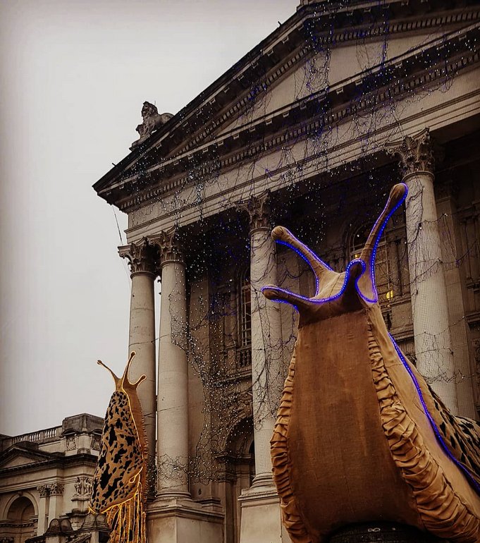 Ο πιο κακόγουστος χριστουγεννιάτικος στολισμός ever -Μόλις έγινε στη Βρετανία [εικόνες] | iefimerida.gr 0