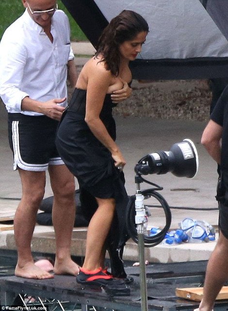 Το σέξι ατύχημα της Σάλμα Χάγεκ [εικόνες] | iefimerida.gr 0