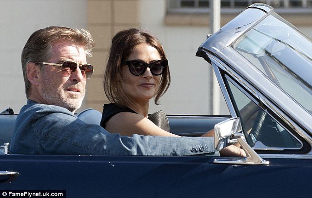 «Εκαψε» την παραλία της Καλιφόρνια η φλογερή Salma Hayek [εικόνες] | iefimerida.gr 9