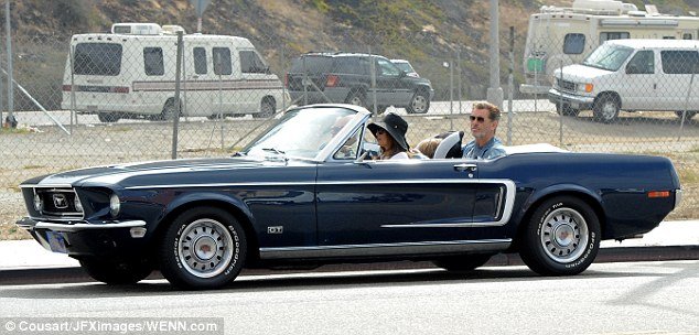 «Εκαψε» την παραλία της Καλιφόρνια η φλογερή Salma Hayek [εικόνες] | iefimerida.gr 10