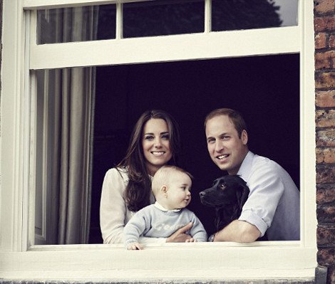 Πανζουρλισμός με τα ρούχα του πρίγκιπα Τζορτζ -Ο,τι φορά ξεπουλάει [εικόνες] | iefimerida.gr 0