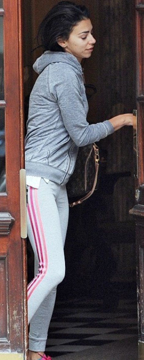 Η αποκαθήλωση της Γεωργίας Σάλπα -«Συνελήφθη» χωρίς μακιγιάζ, με μαύρους κύκλους και σπυράκια [εικόνες] | iefimerida.gr 0