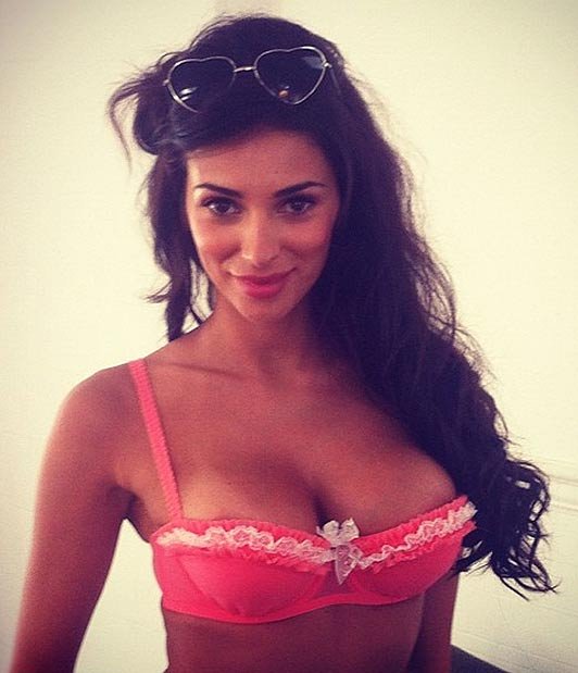 Ψήφο εμπιστοσύνης ζητά η Σάλπα, για να αναδειχθεί ως σέξι γυναίκα [εικόνες] | iefimerida.gr 0