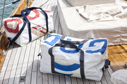 Τέσσερις ιδιοφυείς Ελληνες: Φτιάχνουν τσάντες ανακυκλώνοντας πανιά ιστιοφόρων [εικόνες] | iefimerida.gr 1