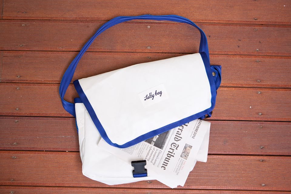 Τέσσερις ιδιοφυείς Ελληνες: Φτιάχνουν τσάντες ανακυκλώνοντας πανιά ιστιοφόρων [εικόνες] | iefimerida.gr 2