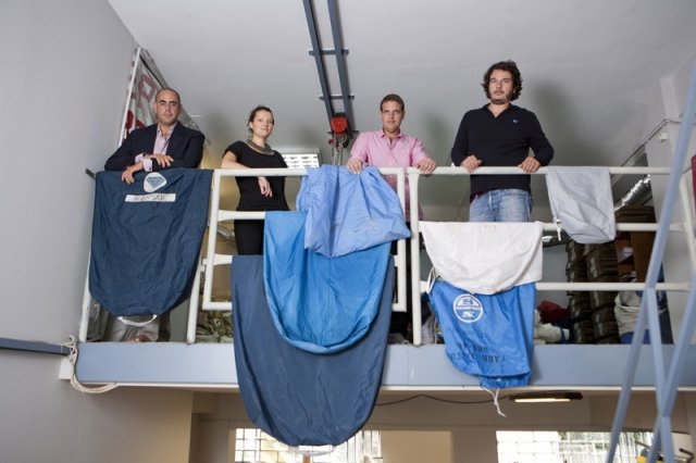 Τέσσερις ιδιοφυείς Ελληνες: Φτιάχνουν τσάντες ανακυκλώνοντας πανιά ιστιοφόρων [εικόνες] | iefimerida.gr 5