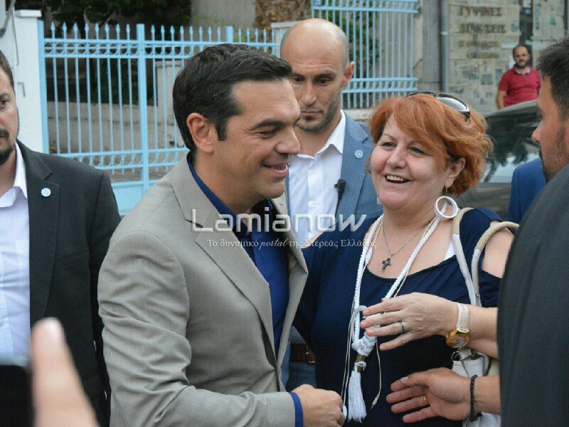 Δώρισαν φανέλα της Λαμίας στον Αλέξη Τσίπρα με το όνομά του [εικόνες & βίντεο] | iefimerida.gr 1