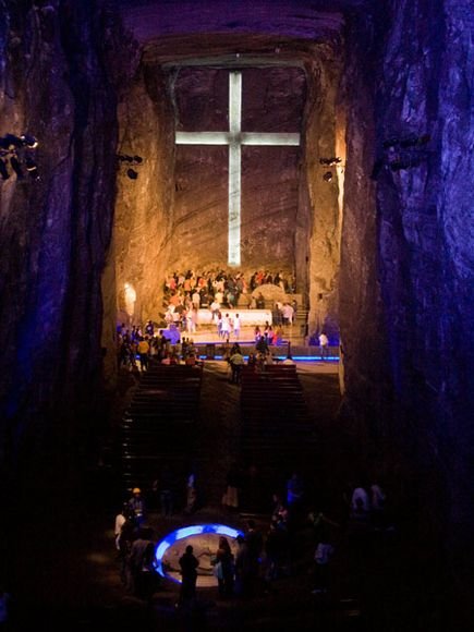 Επιβλητικοί Καθεδρικοί ναοί: Το πάντρεμα της κατάνυξης με την Τέχνη [εικόνες] | iefimerida.gr 8