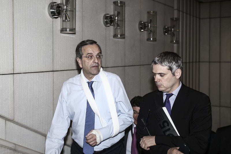 Ο Σαμαράς, με νάρθηκα, μίλησε στο ΣΕΒ | iefimerida.gr 0