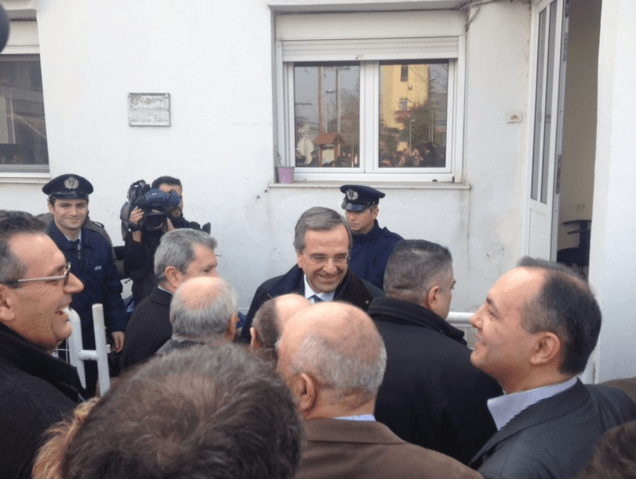 Ο Σαμαράς στα καφενεία της Θεσσαλονίκης: Το τσάι με λεμόνι που ήπιε και το ποίημα ενός συνταξιούχου [εικόνες & βίντεο] | iefimerida.gr 1