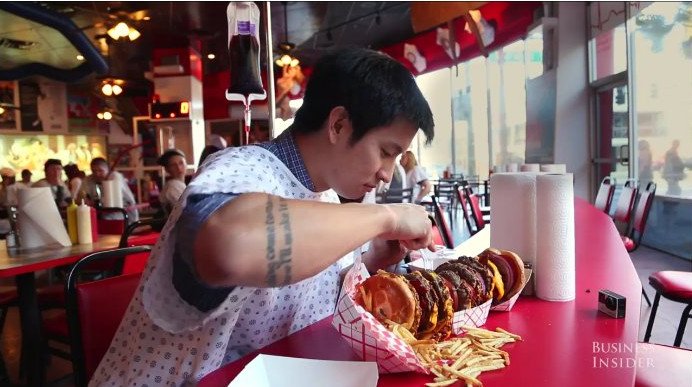 Το μπέργκερ των 20.000 θερμίδων -Μία «βόμβα» για τον οργανισμό [εικόνες] | iefimerida.gr 4