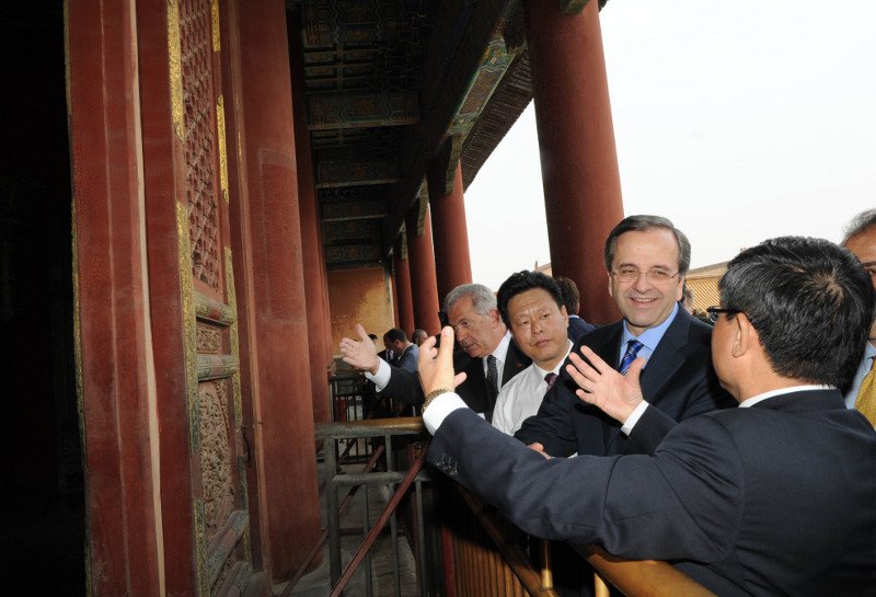 Ξεφυλλίζοντας το άλμπουμ του Σαμαρά στην Κίνα: Τι έγραψε, τι είδε, γιατί ήθελαν να τον ακουμπήσουν οι Κινέζες [εικόνες&βίντεο] | iefimerida.gr 4