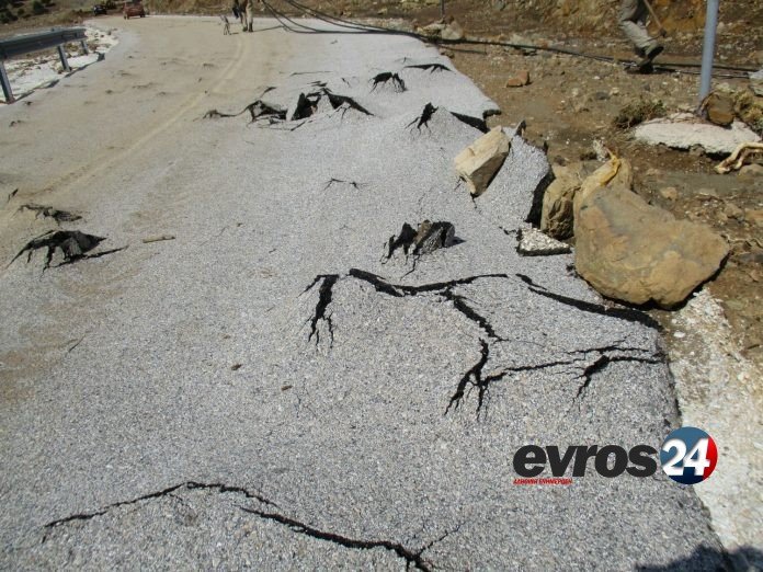 Στο έλεος της κακοκαιρίας η Βόρεια Ελλάδα: Μέσα στη λάσπη η Σαμοθράκη, «βούλιαξε» η Θεσσαλονίκη [εικόνες] | iefimerida.gr 2