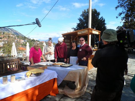 Ριάλιτι στο γεφύρι της Αρτας -Βρετανοί έκαναν δοκιμασίες με τσίπουρο, κάστανα και τηγανίτες [εικόνες] | iefimerida.gr 1