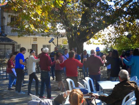 Ριάλιτι στο γεφύρι της Αρτας -Βρετανοί έκαναν δοκιμασίες με τσίπουρο, κάστανα και τηγανίτες [εικόνες] | iefimerida.gr 0