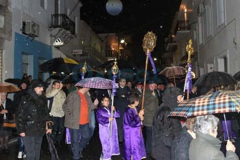 Σε επιτάφιο της Πύλου ο Αντώνης Σαμαράς -Εψαλε μαζί με τη χορωδία ύμνους της Μεγάλης Παρασκευής [εικόνες & βίντεο] | iefimerida.gr 10