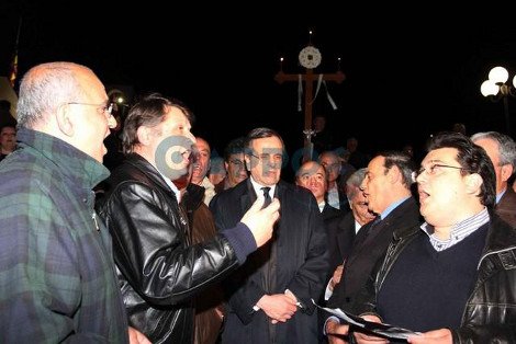 Σε επιτάφιο της Πύλου ο Αντώνης Σαμαράς -Εψαλε μαζί με τη χορωδία ύμνους της Μεγάλης Παρασκευής [εικόνες & βίντεο] | iefimerida.gr 8