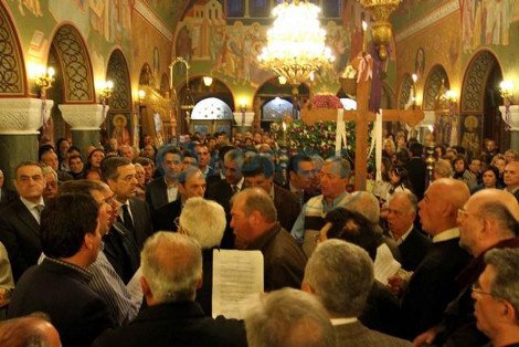 Σε επιτάφιο της Πύλου ο Αντώνης Σαμαράς -Εψαλε μαζί με τη χορωδία ύμνους της Μεγάλης Παρασκευής [εικόνες & βίντεο] | iefimerida.gr 5