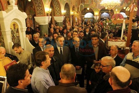 Σε επιτάφιο της Πύλου ο Αντώνης Σαμαράς -Εψαλε μαζί με τη χορωδία ύμνους της Μεγάλης Παρασκευής [εικόνες & βίντεο] | iefimerida.gr 2