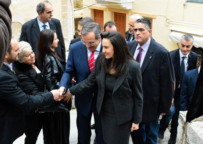 Ενταση στο Ναύπλιο: Ο Σαμαράς πήρε το χρυσό κλειδί της πόλης – Πολίτες μούτζωναν έξω από την τελετή [εικόνες] | iefimerida.gr 1