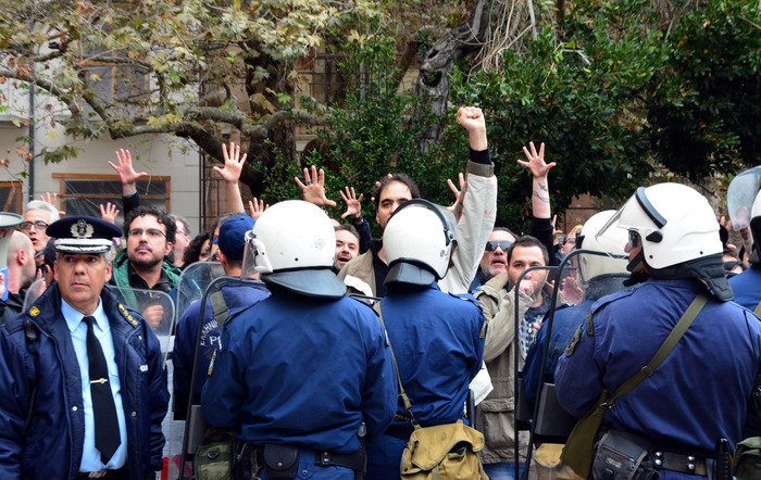 Ενταση στο Ναύπλιο: Ο Σαμαράς πήρε το χρυσό κλειδί της πόλης – Πολίτες μούτζωναν έξω από την τελετή [εικόνες] | iefimerida.gr 7