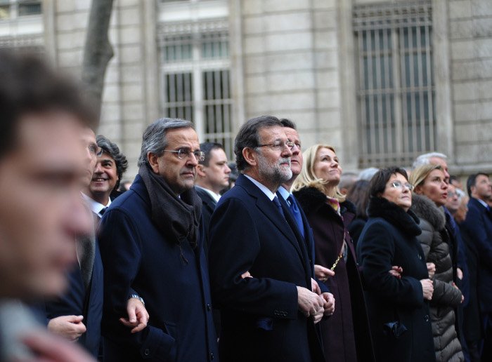 Ο Σαμαράς σε αλυσίδα με άλλους ηγέτες στη σιωπηλή πορεία στο Παρίσι [εικόνες] | iefimerida.gr 11