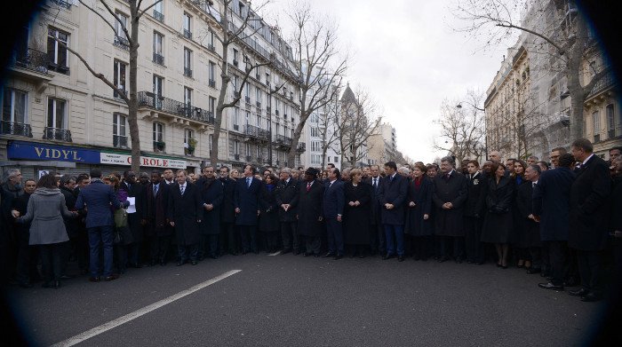 Ο Σαμαράς σε αλυσίδα με άλλους ηγέτες στη σιωπηλή πορεία στο Παρίσι [εικόνες] | iefimerida.gr 12