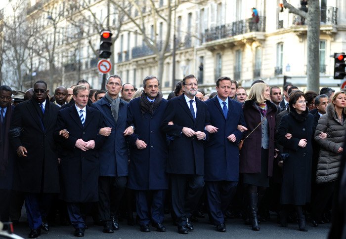 Ο Σαμαράς σε αλυσίδα με άλλους ηγέτες στη σιωπηλή πορεία στο Παρίσι [εικόνες] | iefimerida.gr 5