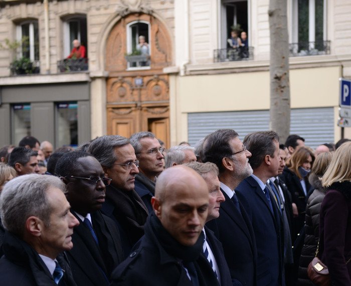 Ο Σαμαράς σε αλυσίδα με άλλους ηγέτες στη σιωπηλή πορεία στο Παρίσι [εικόνες] | iefimerida.gr 6