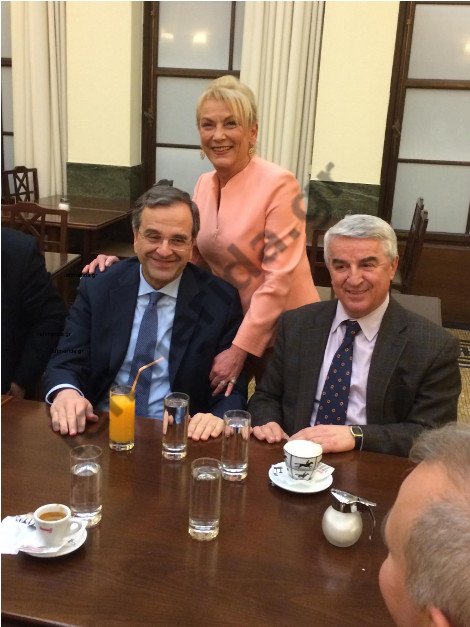 Φιλοφρονήσεις Σαμαρά σε Πιπιλή για το εκτυφλωτικό σομόν συνολάκι της [εικόνα] | iefimerida.gr 0