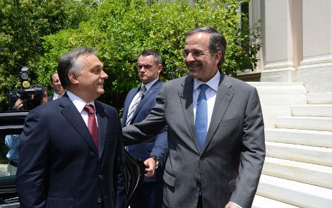 Ο περίπατος του Αντώνη Σαμαρά με τον Ούγγρο πρωθυπουργό στην Αθήνα και η χαλαρή συζήτηση [εικόνες] | iefimerida.gr 0