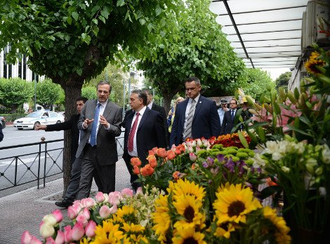 Ο περίπατος του Αντώνη Σαμαρά με τον Ούγγρο πρωθυπουργό στην Αθήνα και η χαλαρή συζήτηση [εικόνες] | iefimerida.gr 3
