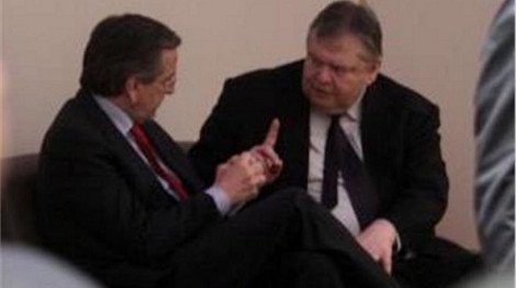 Ο Βενιζέλος υψώνει το δάχτυλο στον Σαμαρά -Κατ' ιδίαν συζήτηση στο Κάραβελ [εικόνες] | iefimerida.gr 0
