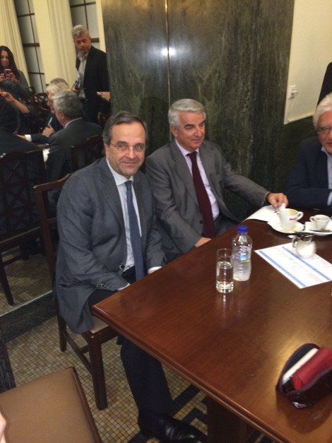 Χαλαρός στο καφενείο της Βουλής ο Αντώνης Σαμαράς - Τι είπε στους δημοσιογράφους [εικόνα] | iefimerida.gr 0