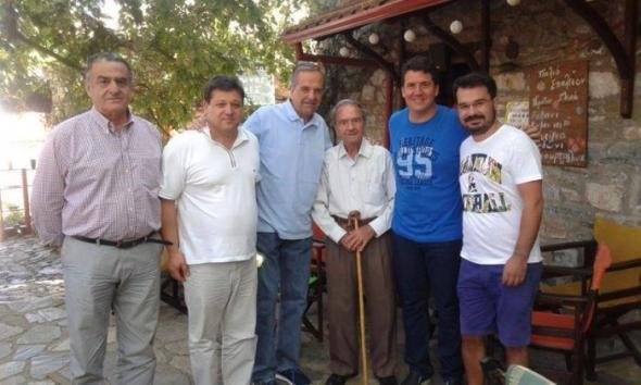 O γέροντας που έκανε τον Αντώνη Σαμαρά να δακρύσει [εικόνες] | iefimerida.gr 0