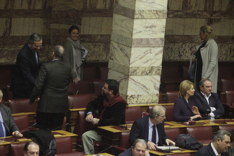 Ούτε βλέμμα δεν αντάλλαξαν Καραμανλής-Σαμαράς [εικόνες] | iefimerida.gr 2