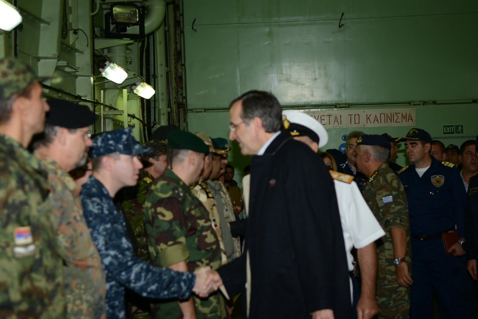 Ο Σαμαράς ... Πυρπολητής-Ο πρωθυπουργός παρακολούθησε άσκηση στην Υδρα [εικόνες]   | iefimerida.gr 2