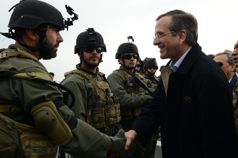 Ο Σαμαράς ... Πυρπολητής-Ο πρωθυπουργός παρακολούθησε άσκηση στην Υδρα [εικόνες]   | iefimerida.gr 3