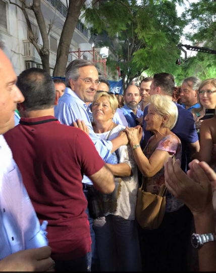 Αποθέωση για Καραμανλή-Σαμαρά στη Ρηγίλλης [εικόνες] | iefimerida.gr 6