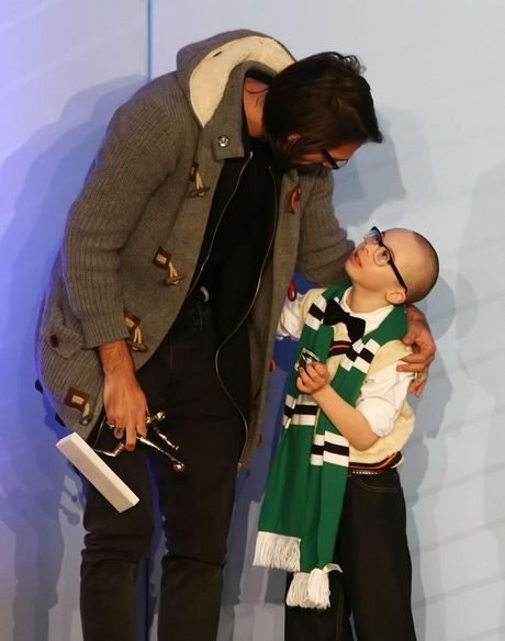 Ο μικρός Τζέι, φίλος του Γιώργου Σαμαρά, στην Ελλάδα στα βραβεία του ΠΣΑΤ [εικόνες] | iefimerida.gr 0