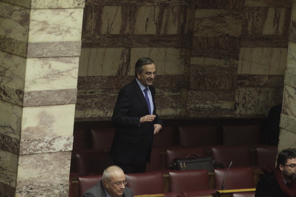 Ούτε βλέμμα δεν αντάλλαξαν Καραμανλής-Σαμαράς [εικόνες] | iefimerida.gr 0