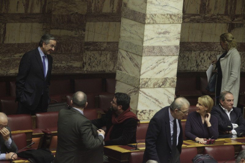 Ούτε βλέμμα δεν αντάλλαξαν Καραμανλής-Σαμαράς [εικόνες] | iefimerida.gr 3
