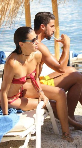 Στην αγκαλιά του Κεντίρα η Αντριάνα Λίμα - Παρηγοριά στη Μύκονο για το χαμένο EURO [εικόνες] | iefimerida.gr 1