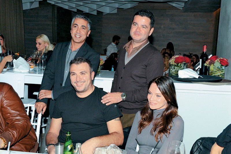 Παντρεύτηκε στη Μύκονο ο ιδιοκτήτης του Nammos -Το τσιφτετέλι της Κουβανής νύφης που σχολιάστηκε [βίντεο] | iefimerida.gr 1