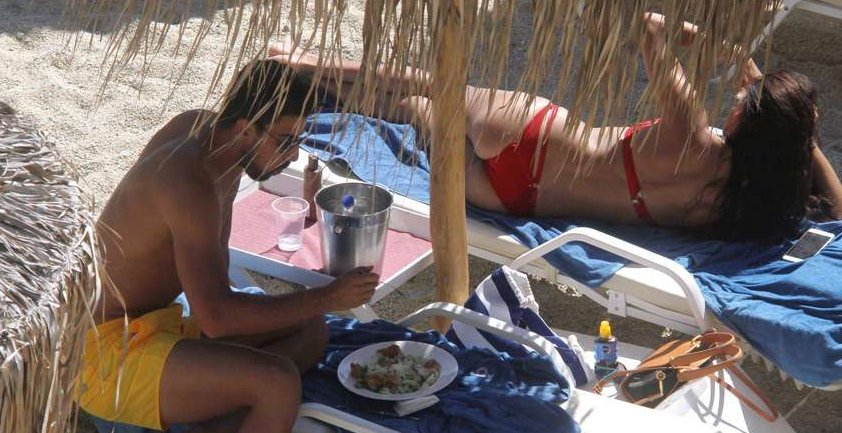 Στην αγκαλιά του Κεντίρα η Αντριάνα Λίμα - Παρηγοριά στη Μύκονο για το χαμένο EURO [εικόνες] | iefimerida.gr 0