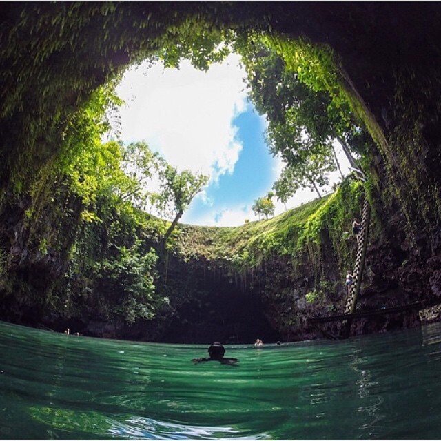 Βουτιά σε μια «πισίνα» με αλμυρό νερό στον κρατήρα ενός ηφαιστείου [εικόνες&βίντεο] | iefimerida.gr 0