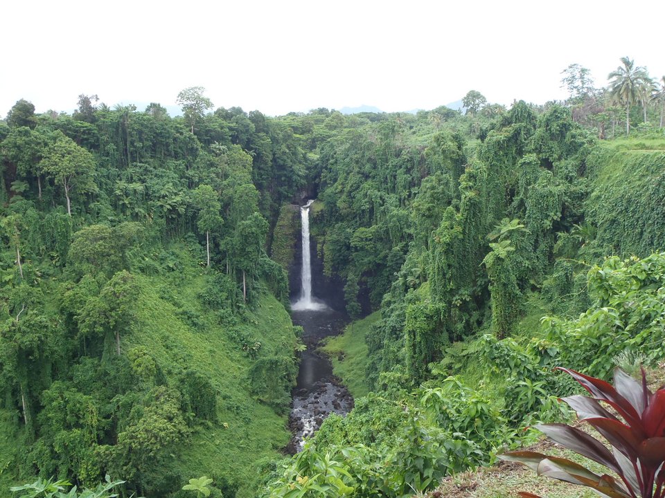 Βουτιά σε μια «πισίνα» με αλμυρό νερό στον κρατήρα ενός ηφαιστείου [εικόνες&βίντεο] | iefimerida.gr 4