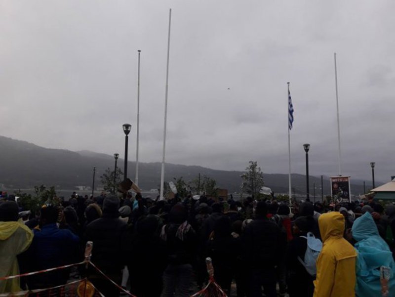 Διαμαρτυρία προσφύγων στη Σάμο -Καταγγέλλουν τις συνθήκες διαβίωσης [εικόνες & βίντεο] | iefimerida.gr 1