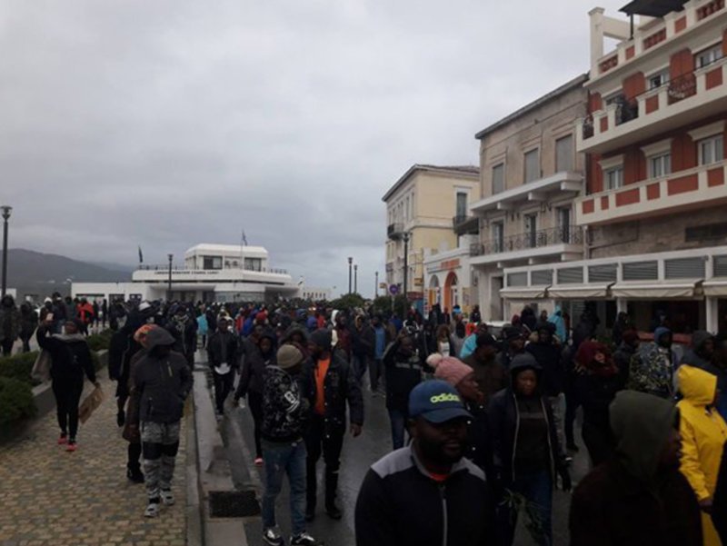 Διαμαρτυρία προσφύγων στη Σάμο -Καταγγέλλουν τις συνθήκες διαβίωσης [εικόνες & βίντεο] | iefimerida.gr 3