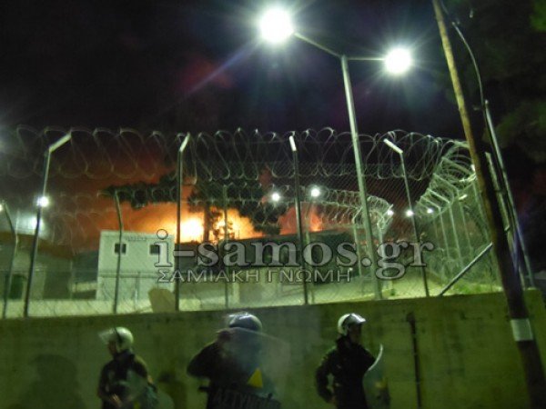 «Μάχες» μεταναστών στη Σάμο –15 τραυματίες [εικόνες & βίντεο] | iefimerida.gr 2